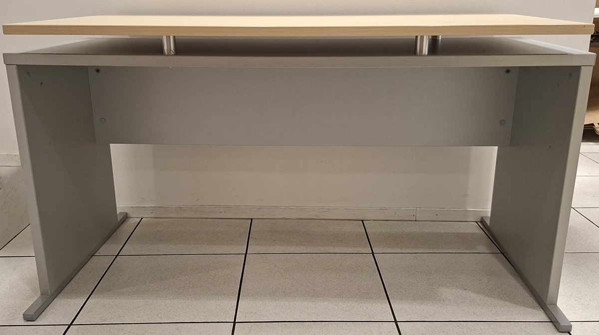 Schreibtisch